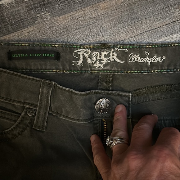 Capris - Picture 4 of 5